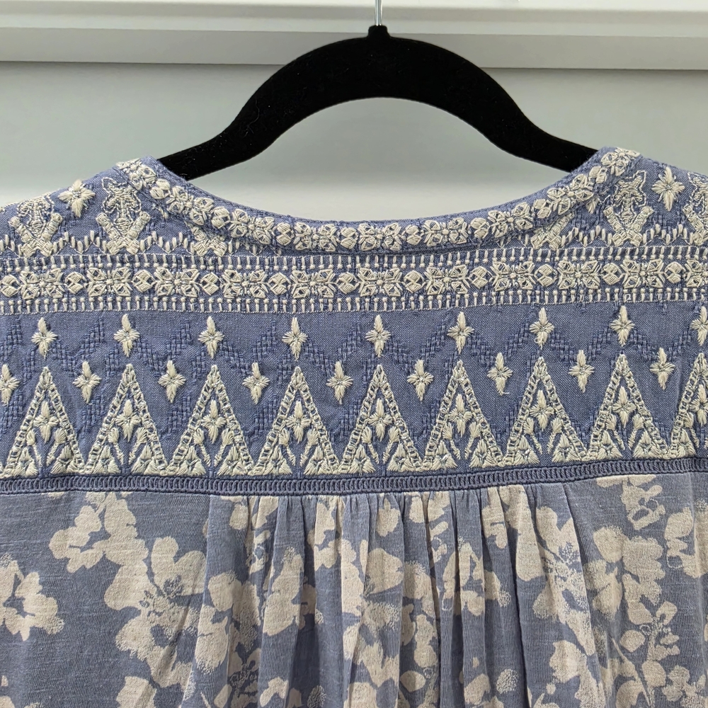 Lucky Brand Light Lavender Floral Embroidered V-Neck Tunic - Picture 3 of 6